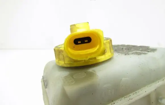 Volkswagen Golf IV Master brake cylinder