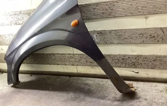 Chrysler Voyager Fender