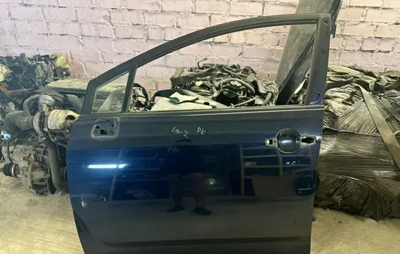 Toyota Corolla Verso AR10 Front door
