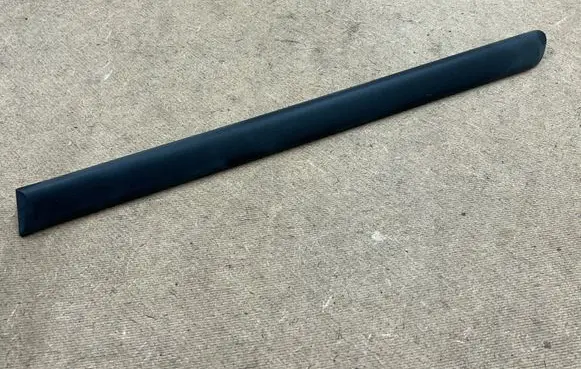 BMW 3 E46 Front door trim (molding) 51138252377 8252377 51138252379