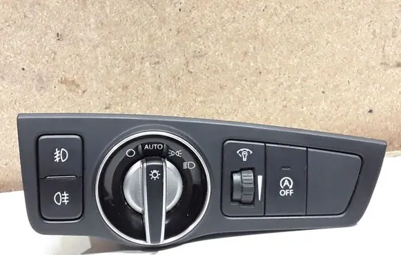Hyundai i40 Light switch 933003Z150