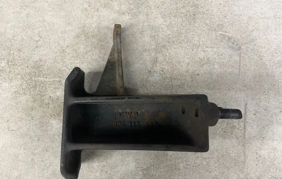 Volvo S70 V70 V70 XC Engine mounting bracket 074115369