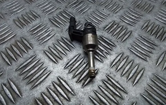 Volkswagen Golf VI Fuel injector 03F906036B IHP3082 03F906