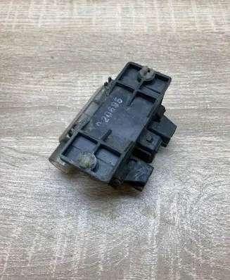 Volkswagen Golf III Glow plug pre-heat relay 191911261B 899011