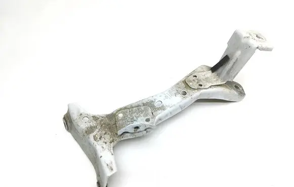 Audi A3 S3 8V Fender mounting bracket 8V0821134