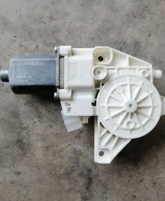 Mercedes-Benz Vito Viano W447 Front door window regulator motor A4479063600 20161116 C13835101