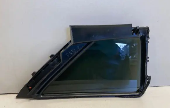 Toyota C-HR I Rear vent window glass 68189F4010 889M315AS3