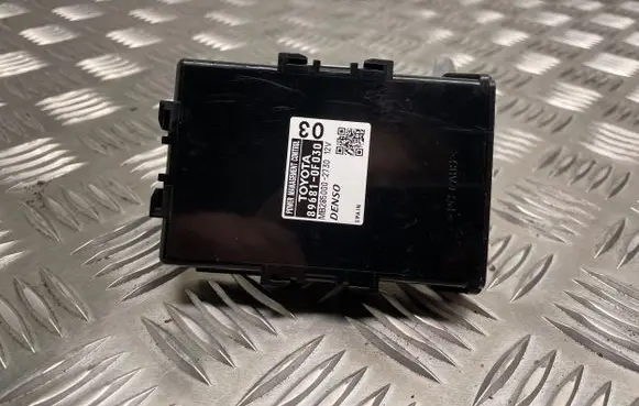 Toyota Avensis T270 Other control units/modules 896810F030