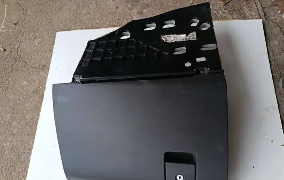 Opel Vectra C Glove box 9181311