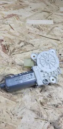 Mercedes-Benz CLK A209 C209 Front door window regulator motor A2308200942 106256102