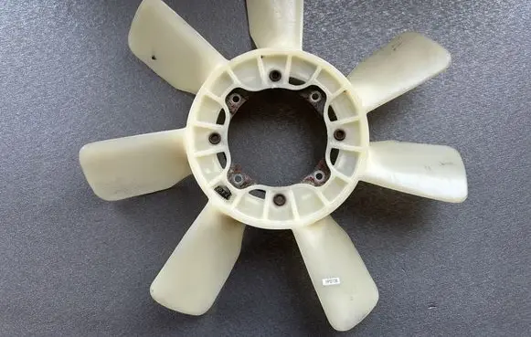 Mitsubishi Pajero Fan impeller MD050475