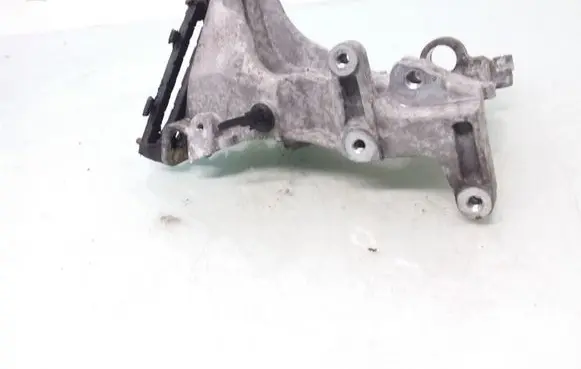 Peugeot 206 Engine mounting bracket 9659200880