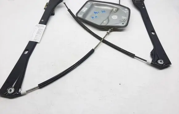 Volkswagen Golf Plus Front door window regulator with motor 5M0837462