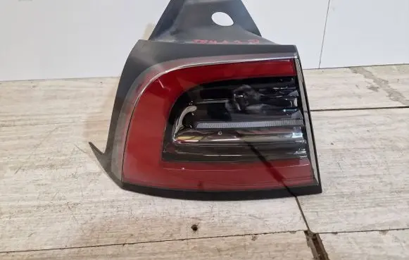 Tesla Model 3 Rear/tail lights 1502086-99