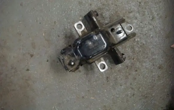 Audi A1 Engine mounting bracket
