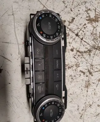 Mercedes-Benz C W204 Climate control unit 2049002103 SW200902 01HW2109