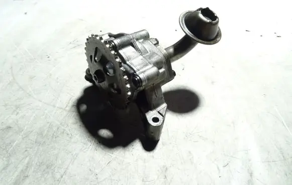 Volkswagen PASSAT B5.5 Oil pump 038115105B 00174658