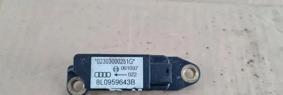 Audi A3 S3 8L Airbag deployment crash/impact sensor 8L0959643B 061097 02303000251G