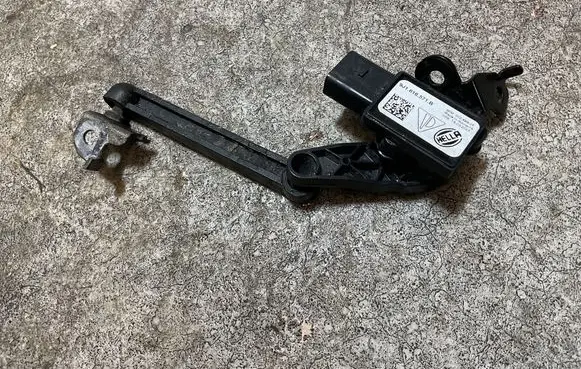 Audi E-tron GT Rear air suspension level height sensor 9J1616571B