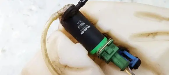 Peugeot 206 Windscreen/windshield washer pump 90095