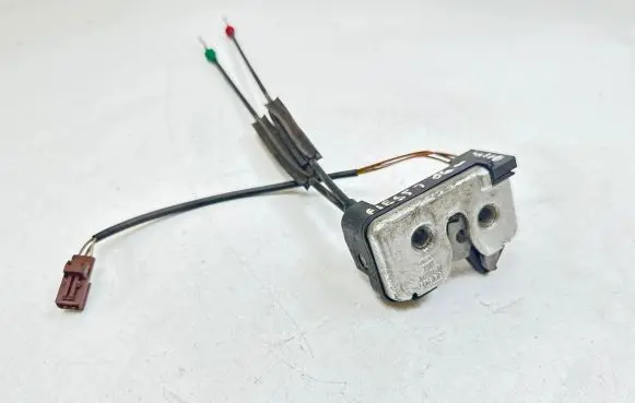 Ford Fiesta Tailgate/trunk/boot lock/catch/latch 2S61A43102BF