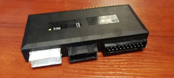 BMW 7 E38 Central body control module 8372143
