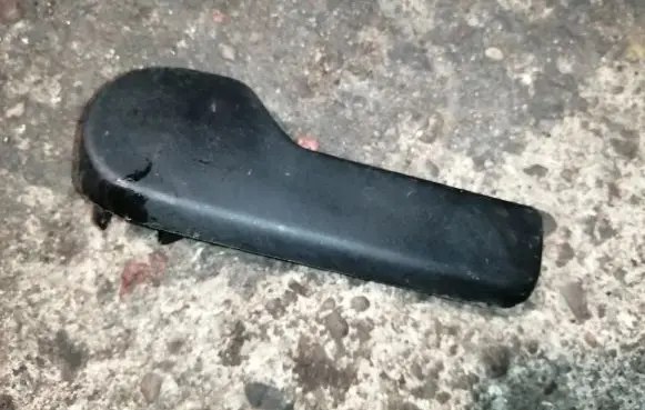 Engine bonnet (hood) release handle