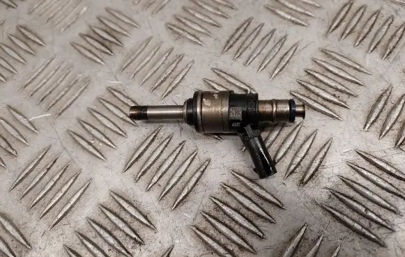 Audi Q7 4M Fuel injector 06C906036D