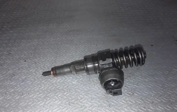Skoda Octavia Mk2 (1Z) Fuel injector 038130073AG