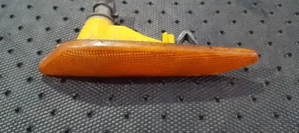 Front fender indicator light