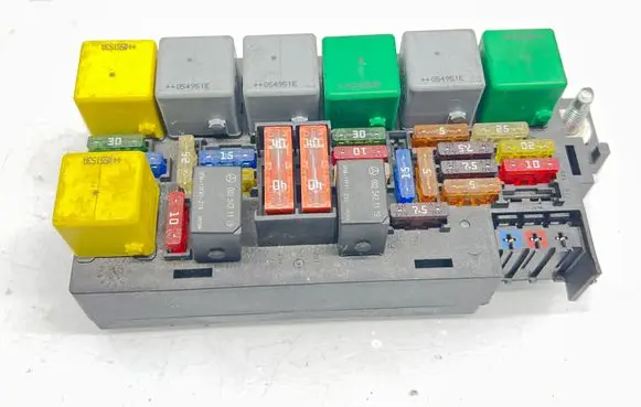 Mercedes-Benz ML W164 Fuse module A1645400672