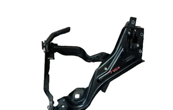 Mercedes-Benz C AMG W204 Headlight/headlamp mounting bracket 