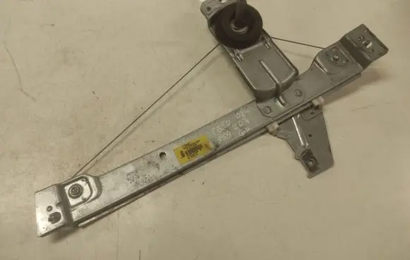 Rear door manual window regulator