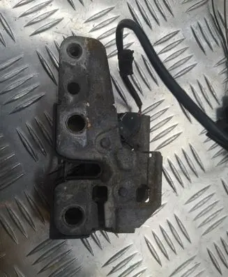 Volkswagen Polo IV 9N3 Engine bonnet/hood lock/catch