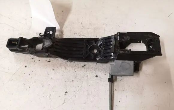 Rear door exterior handle/bracket
