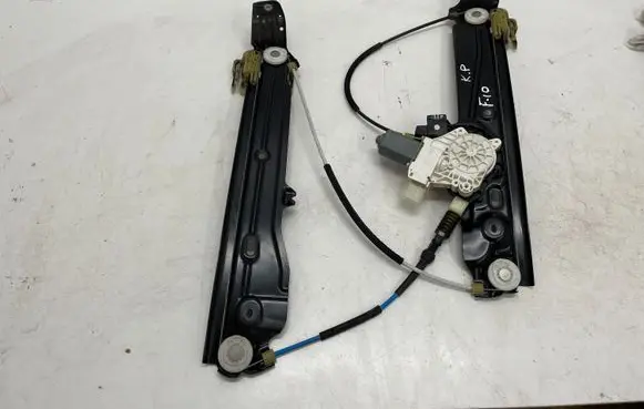 BMW 5 F10 F11 Front door window/glass frame 924453 942888