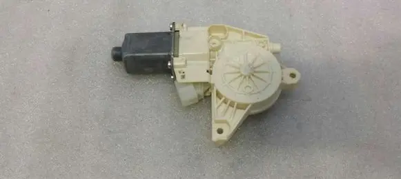 Mercedes-Benz E W212 Front door window regulator motor A2129066802