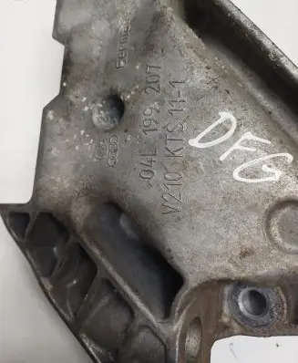 Volkswagen PASSAT B8 Engine mounting bracket 04L199207