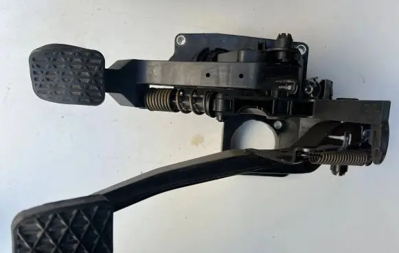 Mercedes-Benz A W169 Pedal assembly A1692900901 4010047A 04176841