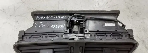 Volkswagen PASSAT B7 Dash center air vent grill 3AC819728A
