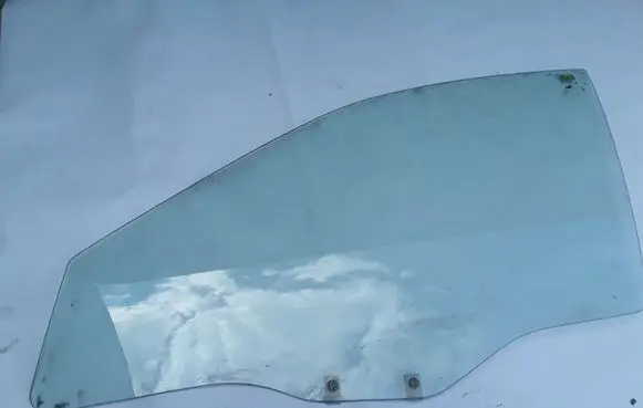 Mitsubishi Galant Front door window glass four-door 43R00033 M213AS2DOT20