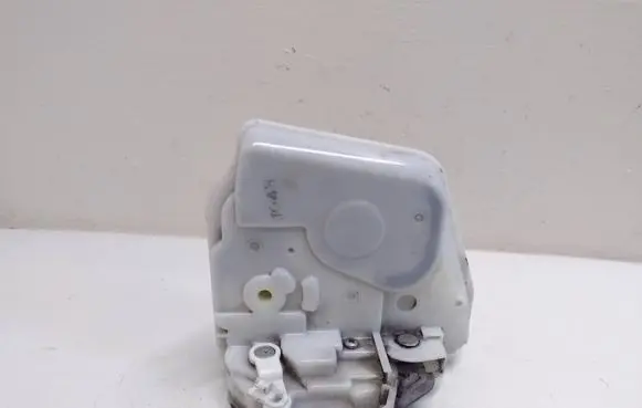 Mazda 6 Front door lock 9104B0078
