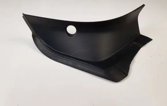 Polestar 2 Rear/tail light trim molding 32228374