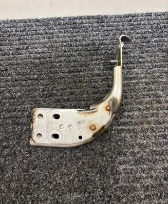 Volvo XC90 Muffler mount bracket/holder 31697446 BQ9CC