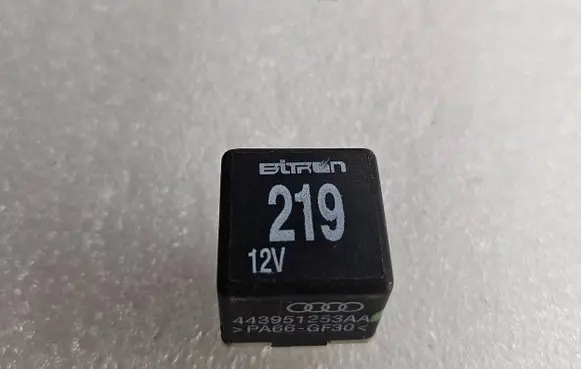 Volkswagen PASSAT B5.5 Other relay 443951253AA