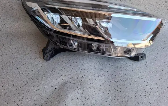 Renault Captur Headlight/headlamp 260100400R 01297732 1EX2328