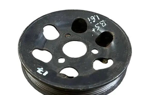 Volkswagen PASSAT B5.5 Power steering pump pulley 058145255E
