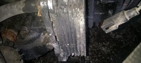 Ford Mondeo Mk III Engine oil radiator 