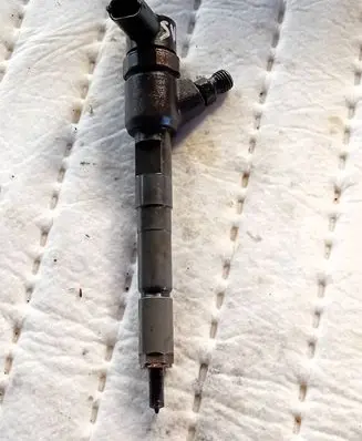 Suzuki Swift I Fuel injector 0445110083