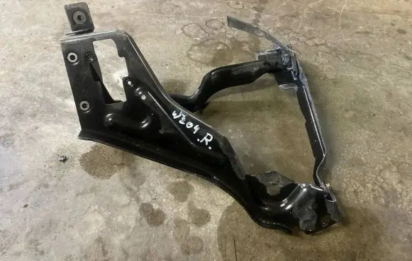 Mercedes-Benz C W204 Headlight/headlamp mounting bracket A204620596
